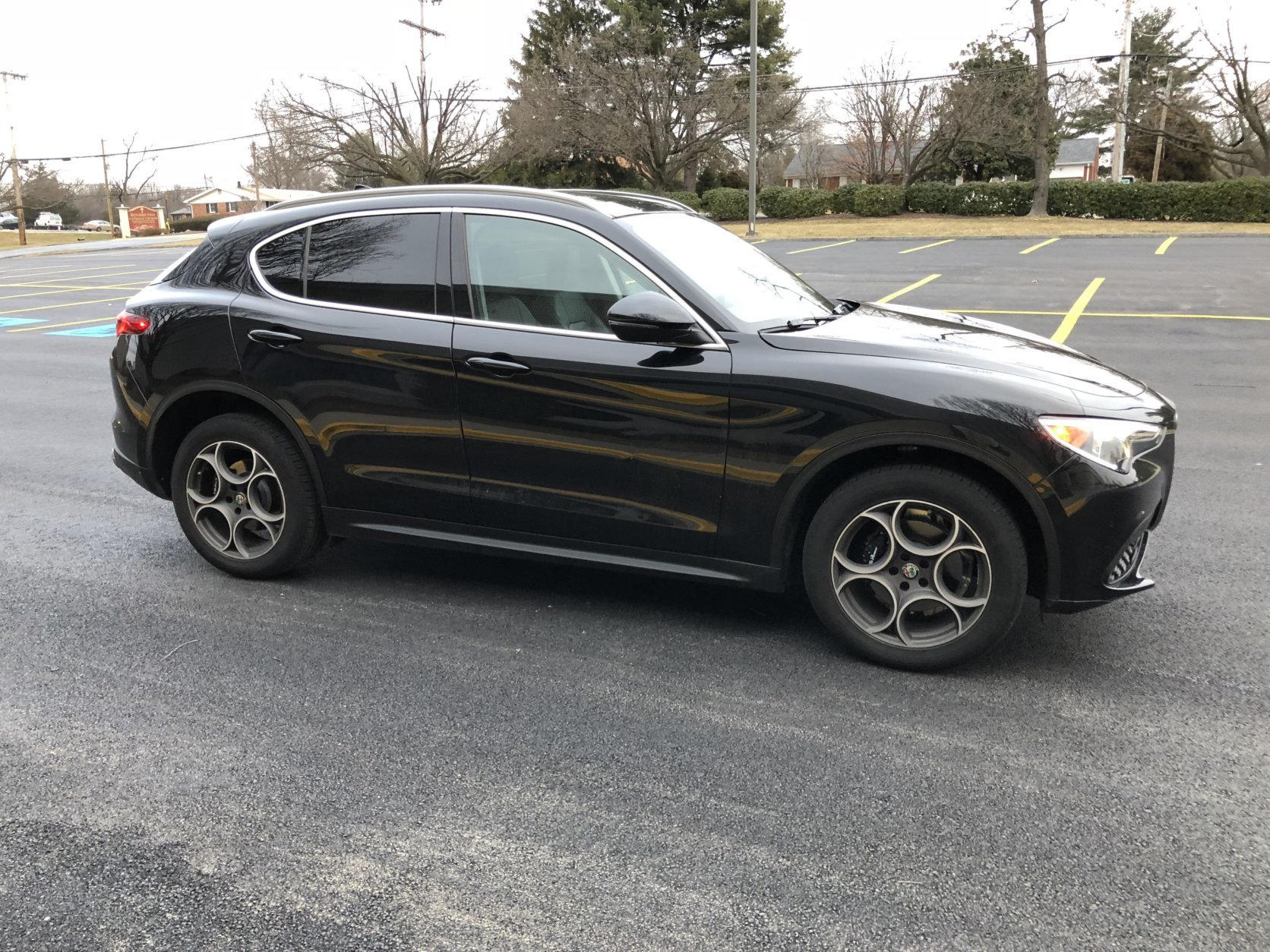 Large 19-inch 5-Hole sport wheels look great also; these wheels are worth the $500 extra. (WTOP/Mike Parris)