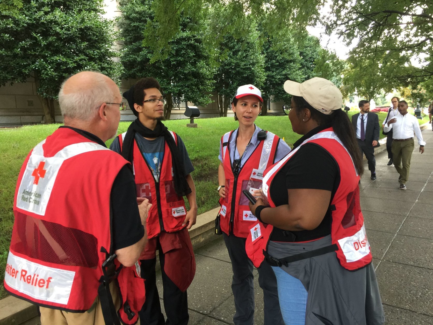 Volunteers with the American Red Cross coordinate to assist people  in line for the Rotunda who may be struggling in the late-summer heat. (WTOP/Kristi King)