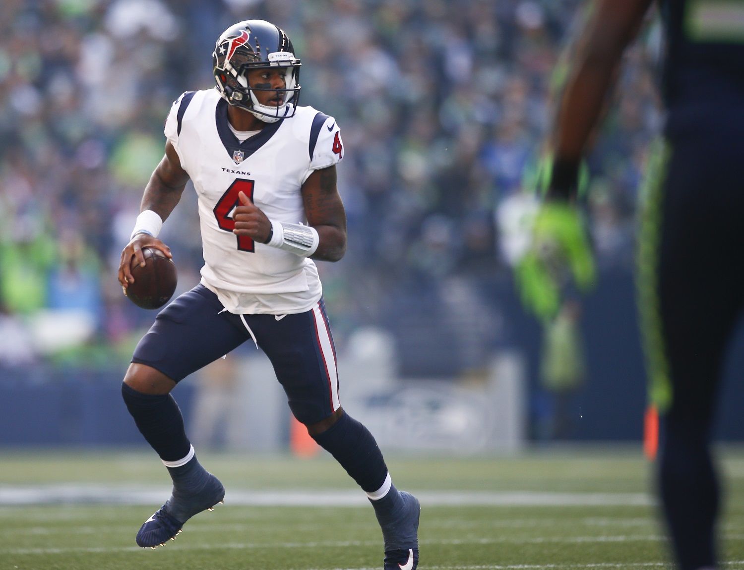 SEATTLE, WA - OCTOBER 29:  Quarterback Deshaun Watson #4 of the Houston Texans rushes against the Seattle Seahawks at CenturyLink Field on October 29, 2017 in Seattle, Washington. (Photo by Jonathan Ferrey/Getty Images)