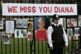 A British police officer guards the grounds of Kensington Palace on the 10th year anniversary of the death of Princess Diana, in London, Friday Aug. 31, 2007. It has been 10 years since her death in a Paris car crash, when many Britons were pole-axed by grief for a vivacious and troubled woman who was at once princess, style icon, charity worker and tabloid celebrity. (AP Photo/Lefteris Pitarakis)
