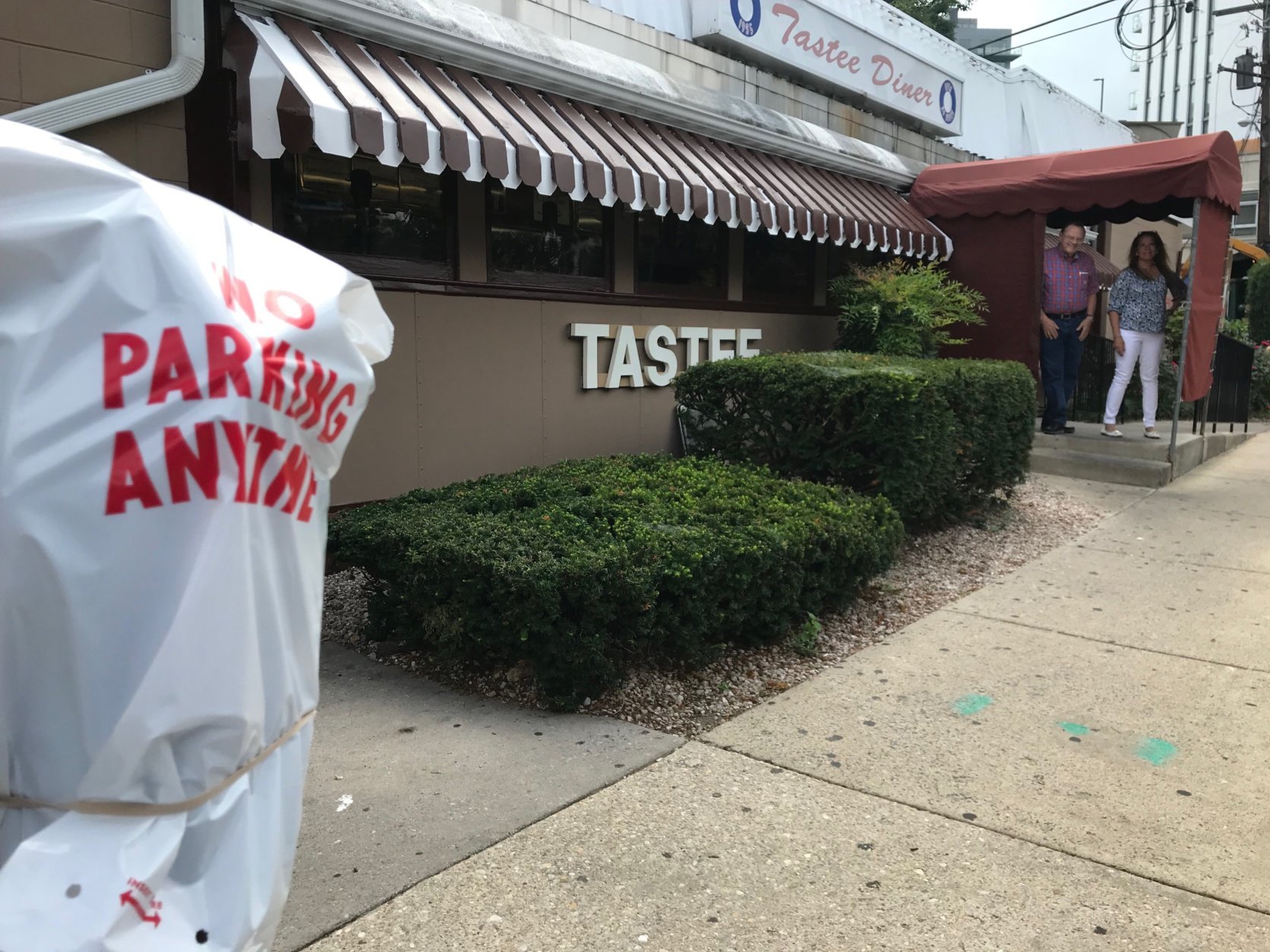 Tastee Diner in Bethesda, Maryland, still serves up eggs, pancakes and grilled pork chops, but construction of the nearby new Marriott headquarters and the accompanying loss of parking spaces have dramatically hurt sales. (WTOP/Dick Uliano)