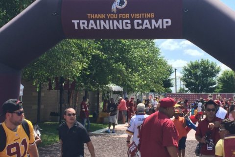 PHOTOS: Thousands show up for Redskins Fan Appreciation Day