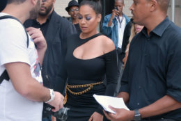 LaLa Anthony pushes her way through the crowds on her way to a runway show during New York Fashion Week. (Courtesy Shannon Finney/<a href="https://www.shannonfinneyphotography.com/index" target="_blank" rel="noopener noreferrer">shannonfinneyphotography.com</a>)