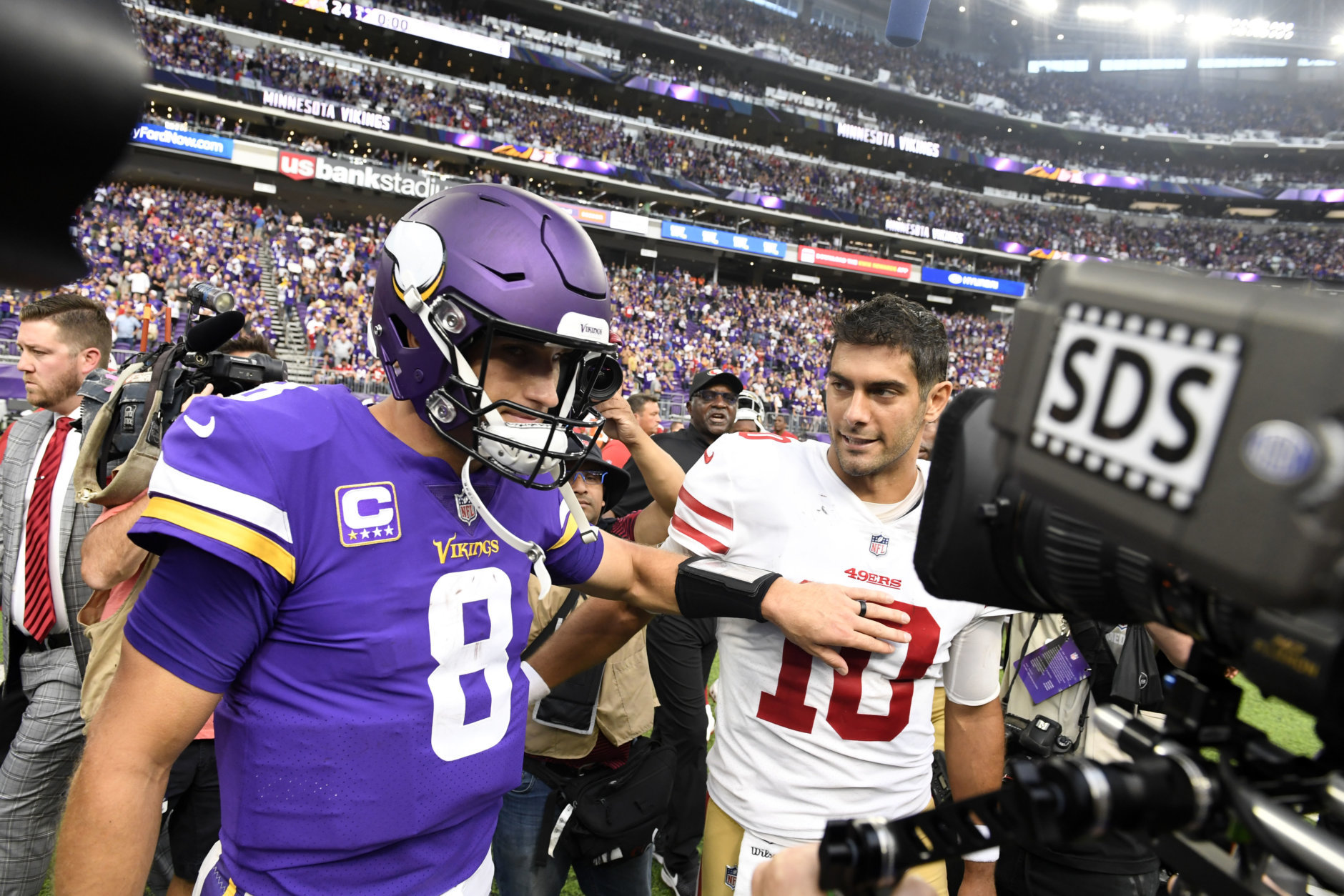 MINNEAPOLIS, MN - SEPTEMBER 09: Kirk Cousins #8 of the Minnesota Vikings and Jimmy Garoppolo #10 of the San Francisco 49ers greet each other on the field after the game at U.S. Bank Stadium on September 9, 2018 in Minneapolis, Minnesota. The Vikings defeated the 49ers 24-16.  (Photo by Hannah Foslien/Getty Images)