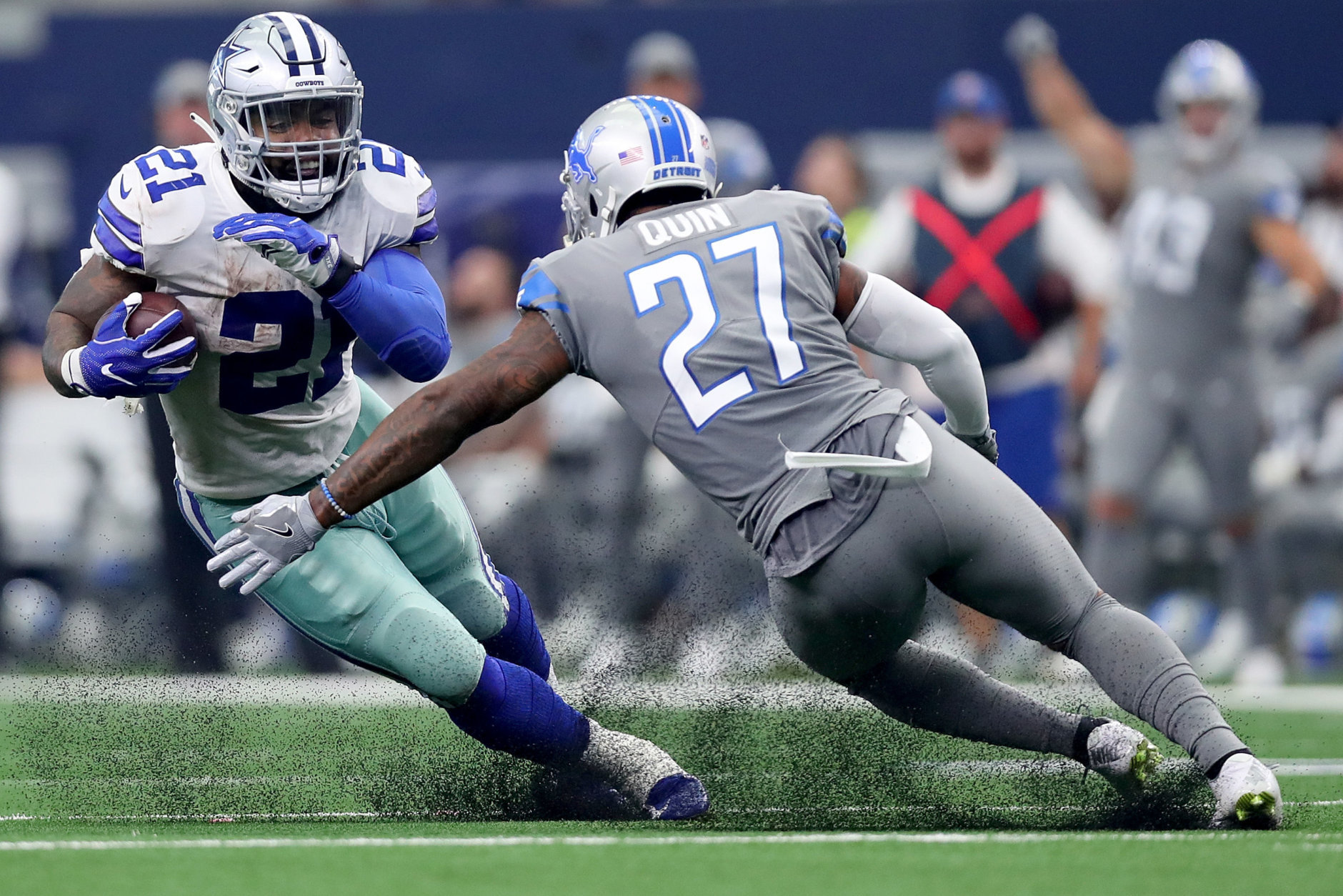 ARLINGTON, TX - SEPTEMBER 30:  Ezekiel Elliott #21 of the Dallas Cowboys carries the ball against Glover Quin #27 of the Detroit Lions in the fourth quarter at AT&amp;T Stadium on September 30, 2018 in Arlington, Texas.  (Photo by Tom Pennington/Getty Images)