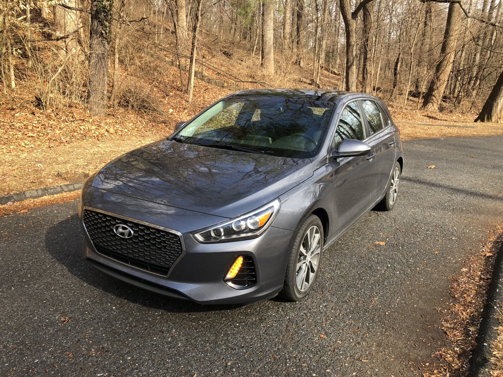 car review new hyundai elantra gt doesn t skimp on space wtop car review new hyundai elantra gt