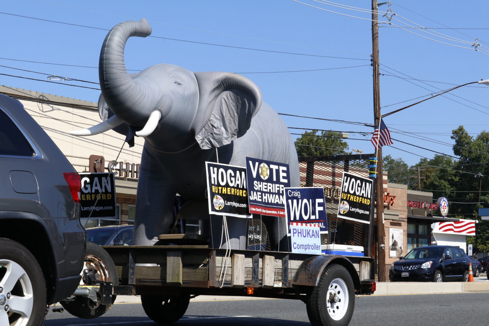 The GOP slate in Maryland brought out the party mascot for the Kensington Labor Day Parade. (WTOP/Kate Ryan)