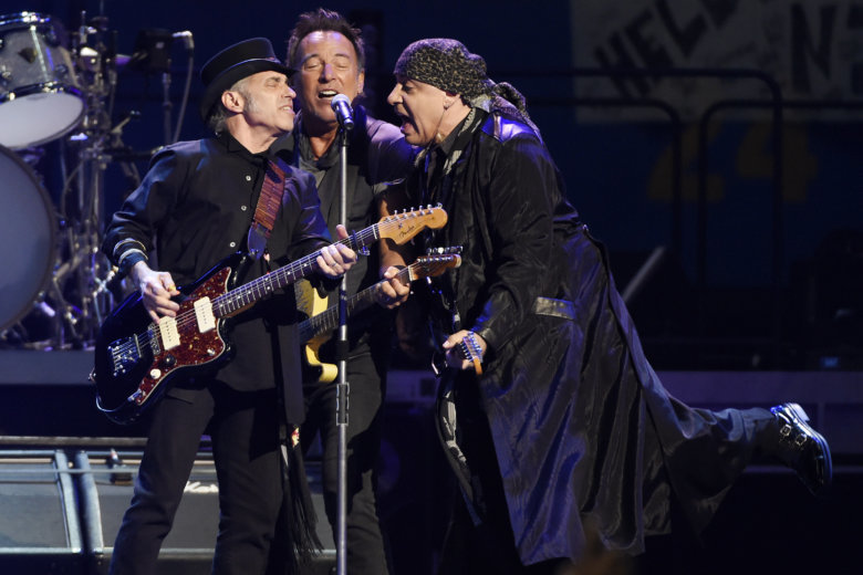 Q&a: Nils Lofgren Rocks Birchmere With Neil Young, Springsteen Roots 