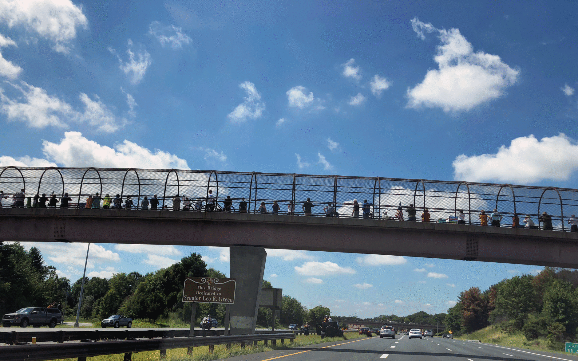 Onlookers gather above US 50 to pay their respects to Sen. John McCain as his funeral procession travels to the US Naval Academy in Annapolis, Maryland. (WTOP/Valerie Bonk)
