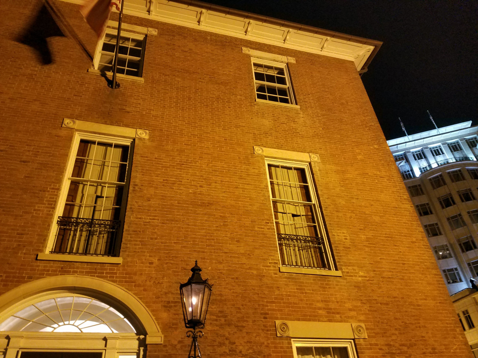 Stephen Decatur allegedly waits in the windows of the Decatur House. (WTOP/Will Vitka)