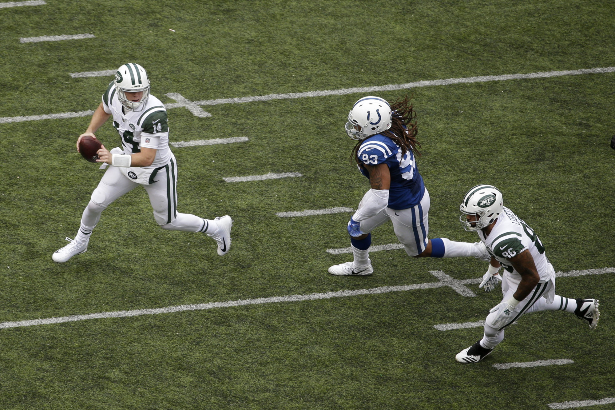 New York Jets quarterback Sam Darnold (14) scrambles as Indianapolis Colts defensive end Jabaal Sheard (93) chases him during the second half of an NFL football game, Sunday, Oct. 14, 2018, in East Rutherford, N.J. (AP Photo/Seth Wenig)