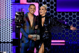 LOS ANGELES, CA - OCTOBER 09:  Evan Ross (L) and Ashlee Simpson speak onstage during the 2018 American Music Awards at Microsoft Theater on October 9, 2018 in Los Angeles, California.  (Photo by Kevin Winter/Getty Images For dcp)