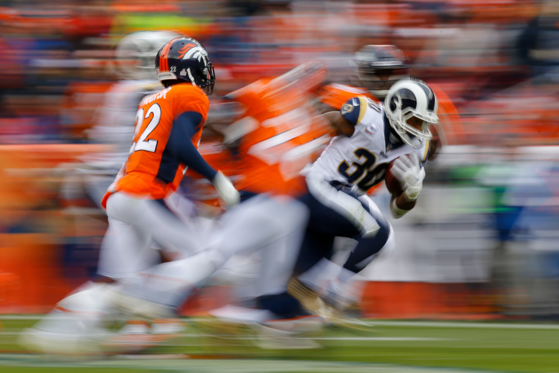 DENVER, CO - OCTOBER 14:  Running back Todd Gurley II #30 of the Los Angeles Rams runs with the football while being chased by cornerback Tramaine Brock #22 of the Denver Broncos during the second quarter at Broncos Stadium at Mile High on October 14, 2018 in Denver, Colorado. (Photo by Justin Edmonds/Getty Images)