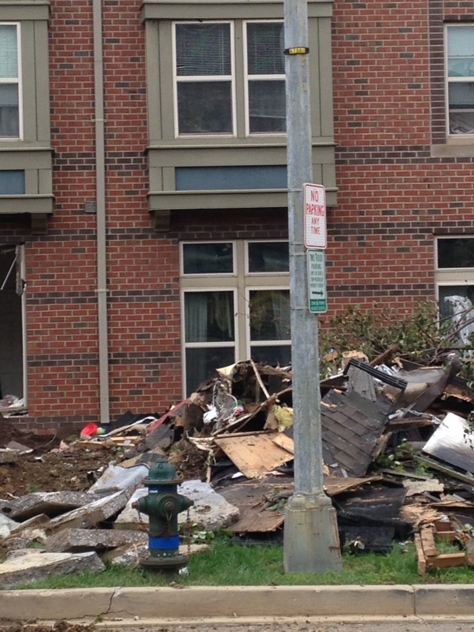 An outside view of Moxley’s 2nd floor apartment in SE. (WTOP/Dick Uliano)