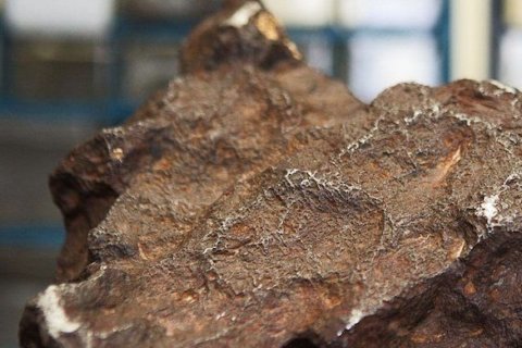 A rock that was used as a doorstop for the past 30 years turns out to be a meteorite valued at $100K