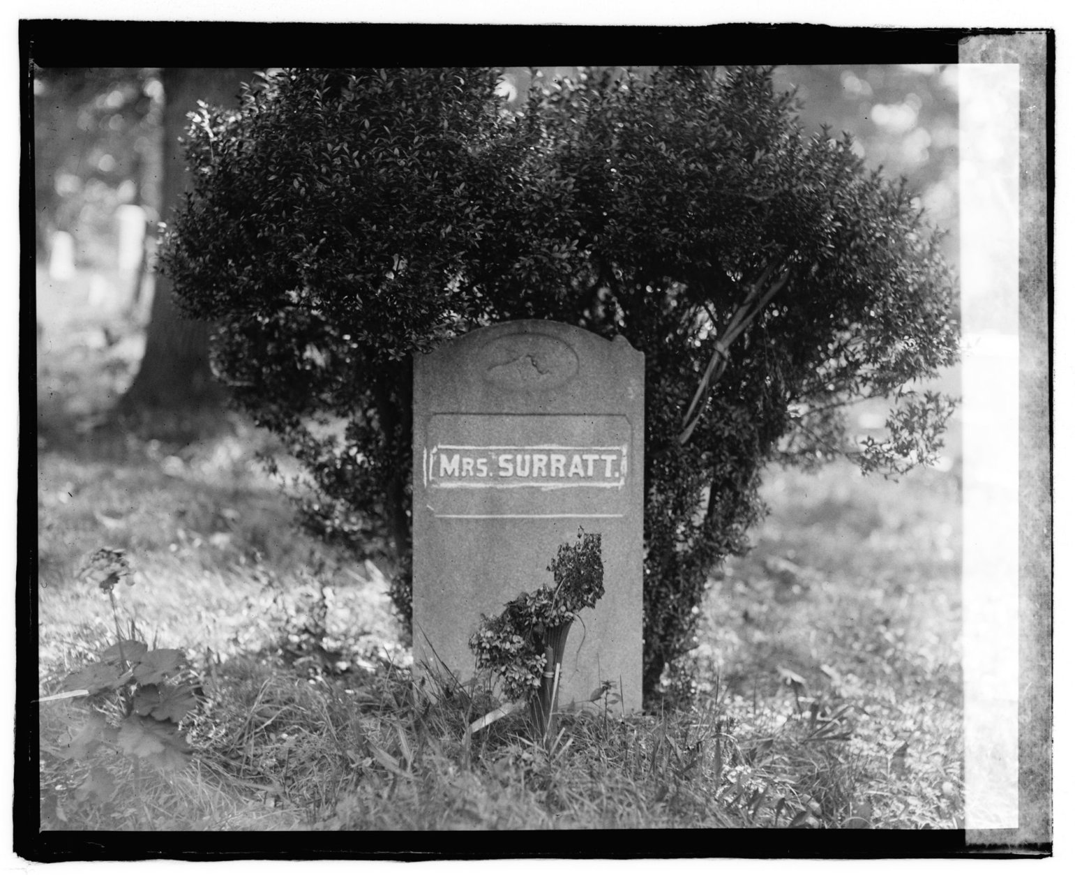 Lincoln assassination conspirator Mary Surratt's grave circa 1918. (Courtesy Library of Congress)