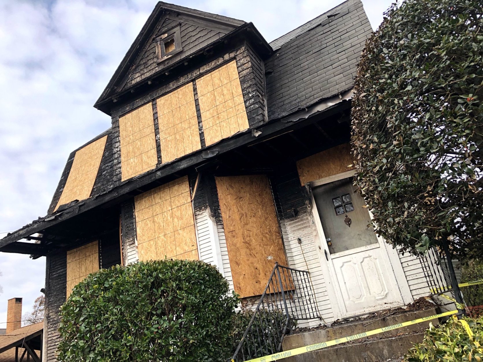 The aftermath of a fire Thursday that claimed the lives of a mother and son. (WTOP/Neal Augenstein)