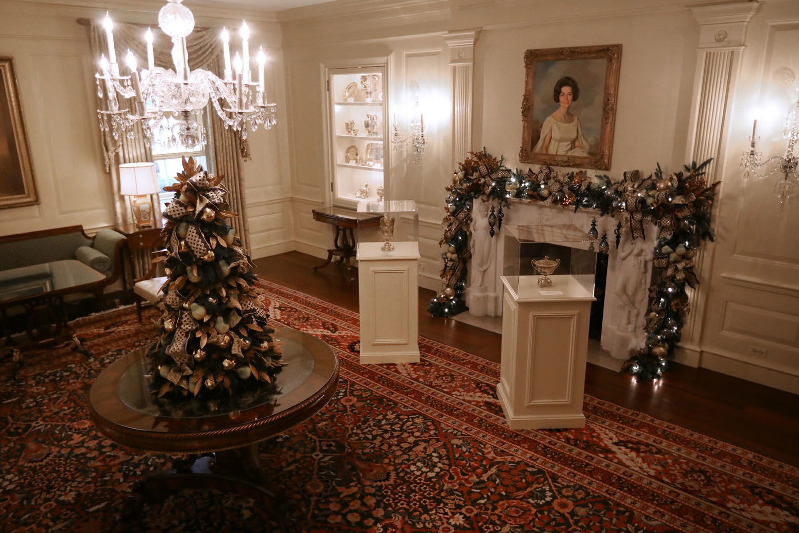 WASHINGTON, DC - NOVEMBER 26: The Vermeil Room is decorated for the holidays at the White House November 26, 2018 in Washington, DC. The 2018 theme of the White House holiday decorations is 'American Treasures,' and features patriotic displays highlighting the country's 'unique heritage.' The White House expects to host 100 open houses and more than 30,000 guests who will tour the topiary trees, architectural models of major U.S. cities, the Gold Star family tree and national monuments in gingerbread. (Photo by Chip Somodevilla/Getty Images)