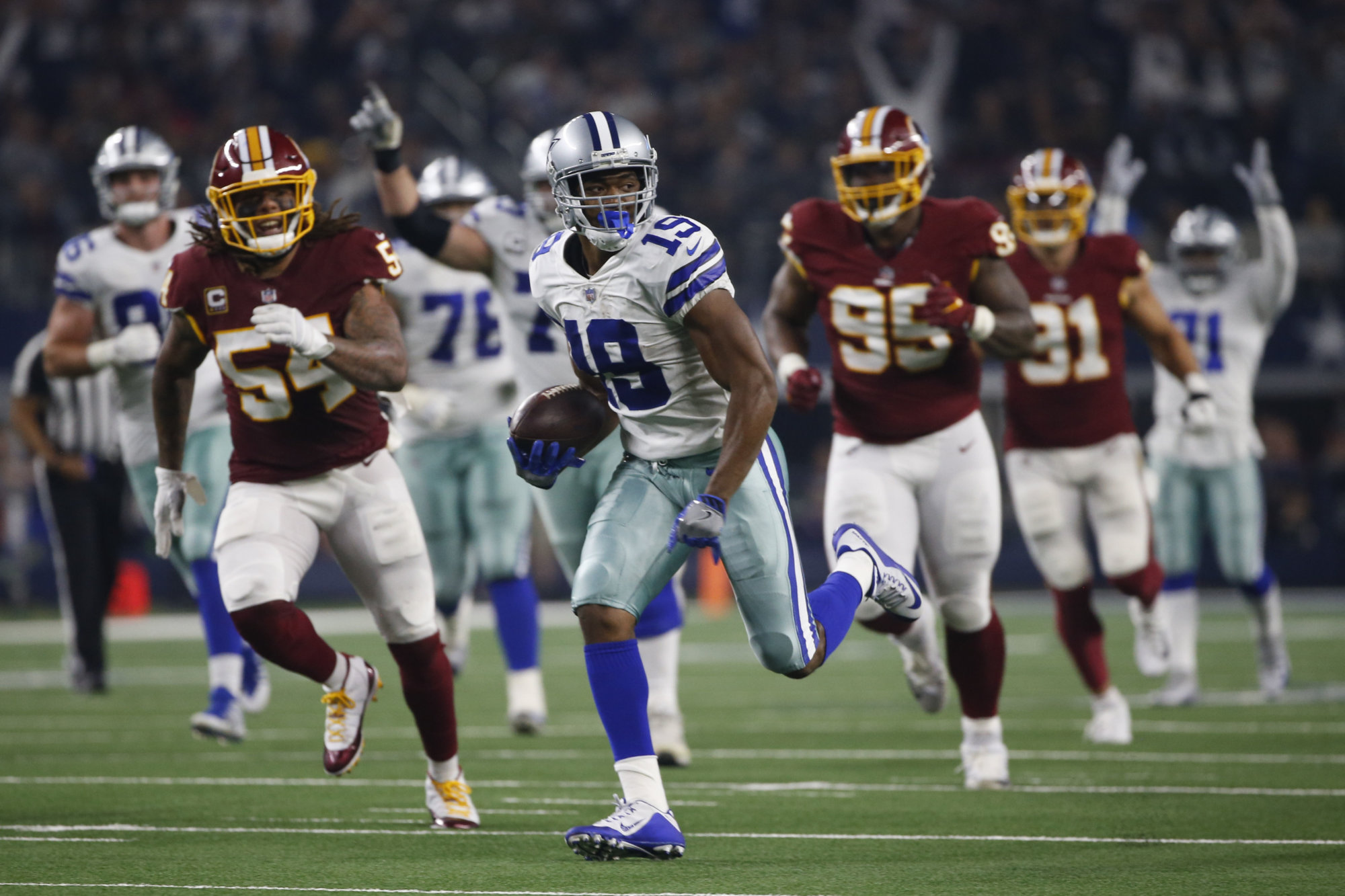 Dallas Cowboys wide receiver Amari Cooper (19) runs in for a touchdown against the Washington Redskins during the second half of an NFL football game in Arlington, Texas, Thursday, Nov. 22, 2018. (AP Photo/Ron Jenkins)