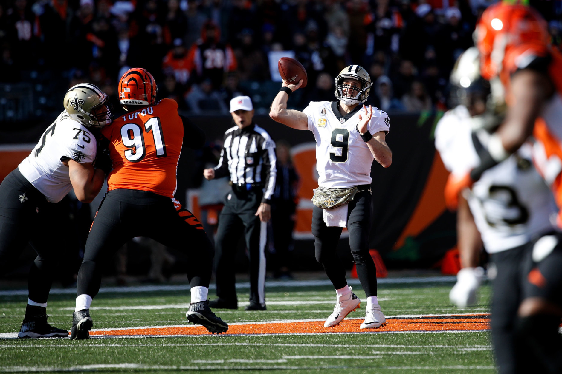 CINCINNATI, OH - NOVEMBER 11:  Drew Brees #9 of the New Orleans Saints throws a pass during the first quarter of the game against the Cincinnati Bengals at Paul Brown Stadium on November 11, 2018 in Cincinnati, Ohio. (Photo by Joe Robbins/Getty Images)