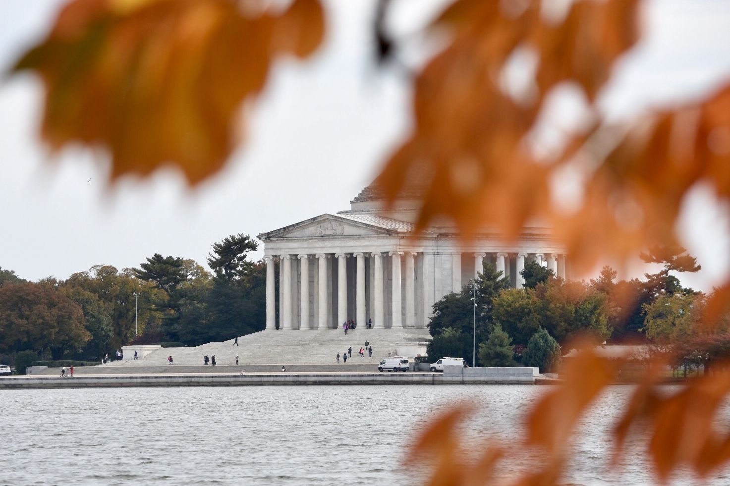 The Tidal Basin is a beautiful place to see and experience the fall foliage. (WTOP/Dave Dildine)