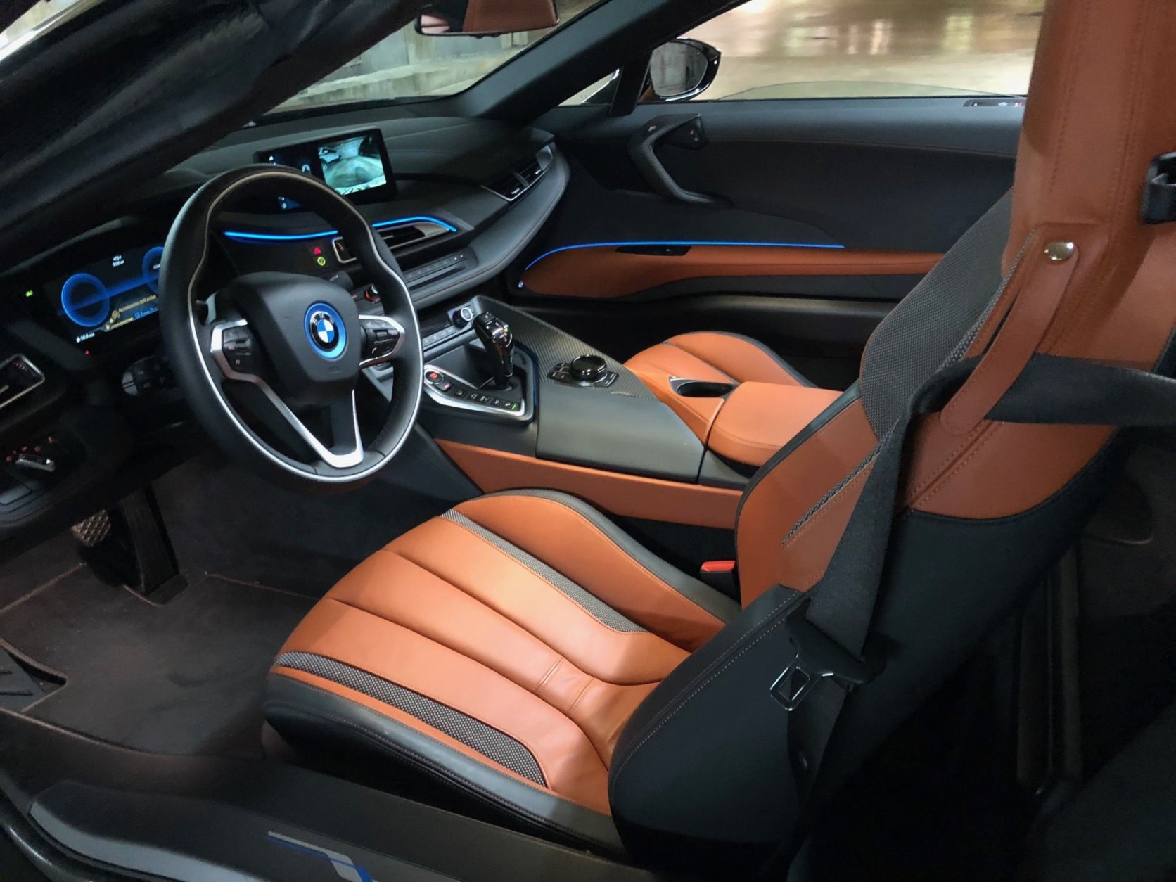 Inside the i8 Roadster it’s more businesslike and similar to other BMWs and that’s a strong suit. (WTOP/Mike Parris) 