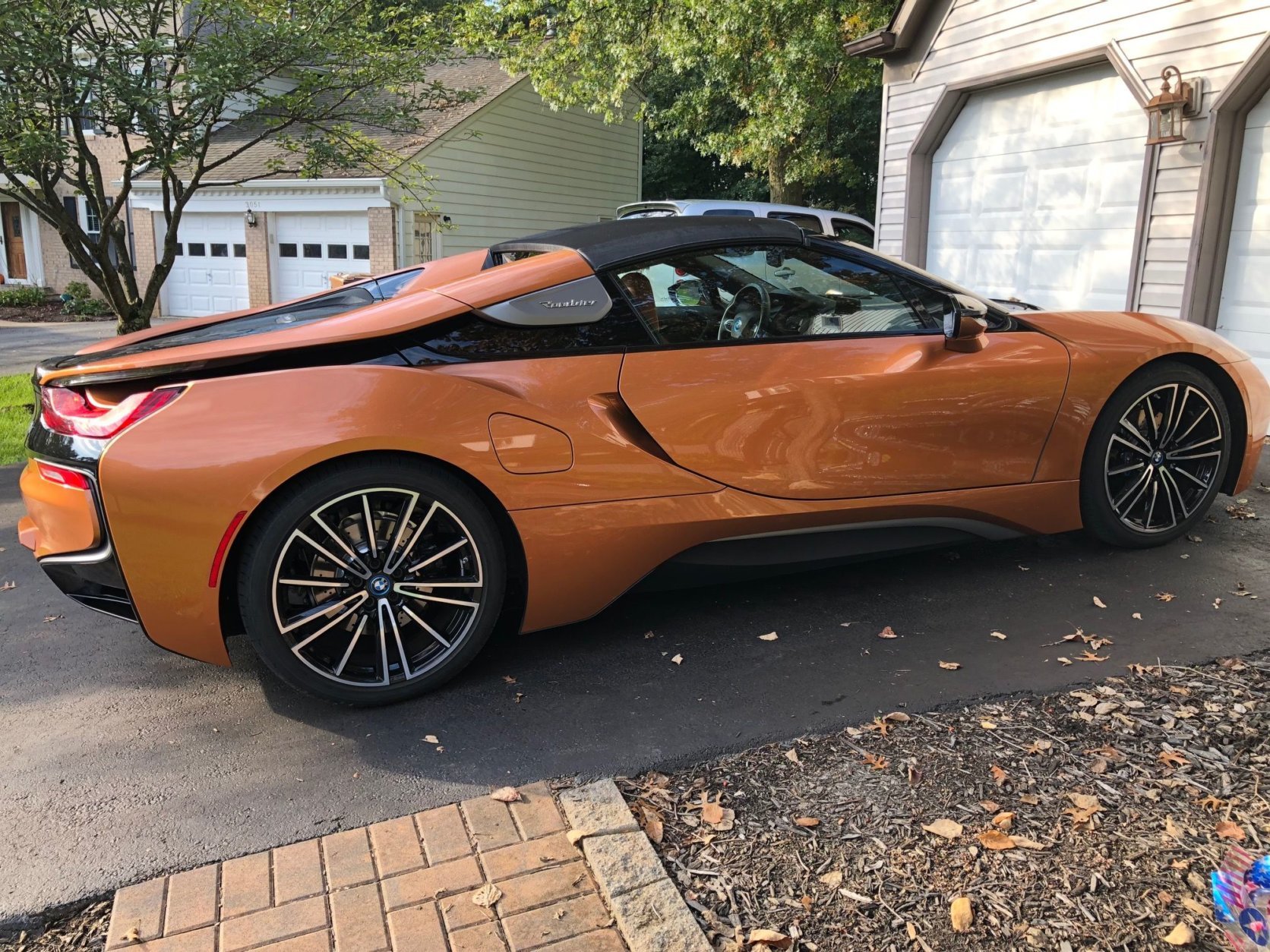 Looks are important for an exotic car and this i8 Roadster lives up to that part up and more. The convertible version is new for 2019 and its style stands out more than the coupe version. It just screams “the future.” (WTOP/Mike Parris)