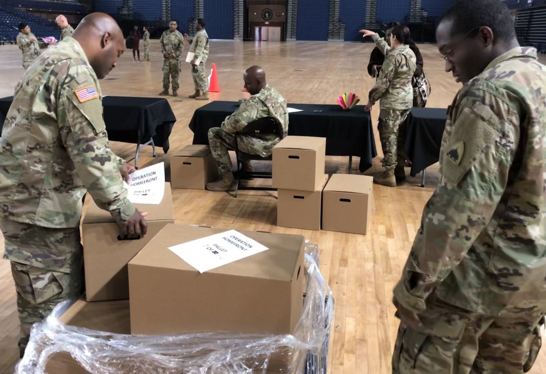 Operation Homefront distributed 400 holiday meals to D.C. National Guard military families on Monday, through the Holiday Meals for Military program. (WTOP/Kristi King)