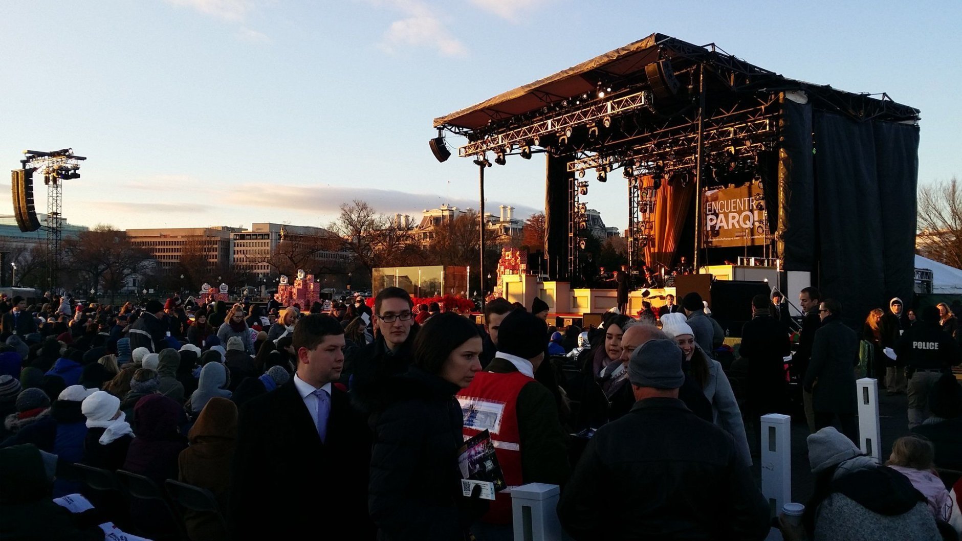 A festive crowd braved the chilly conditions for Wednesday's festivities. (WTOP/J. Brooks)