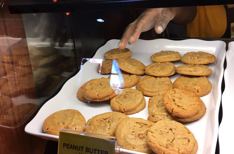 A plate of peanut butter cookies behind the glass at Ajay Kapoor's Nestle Toll House Cafe in Gaithersburg. (WTOP/Liz Anderson)