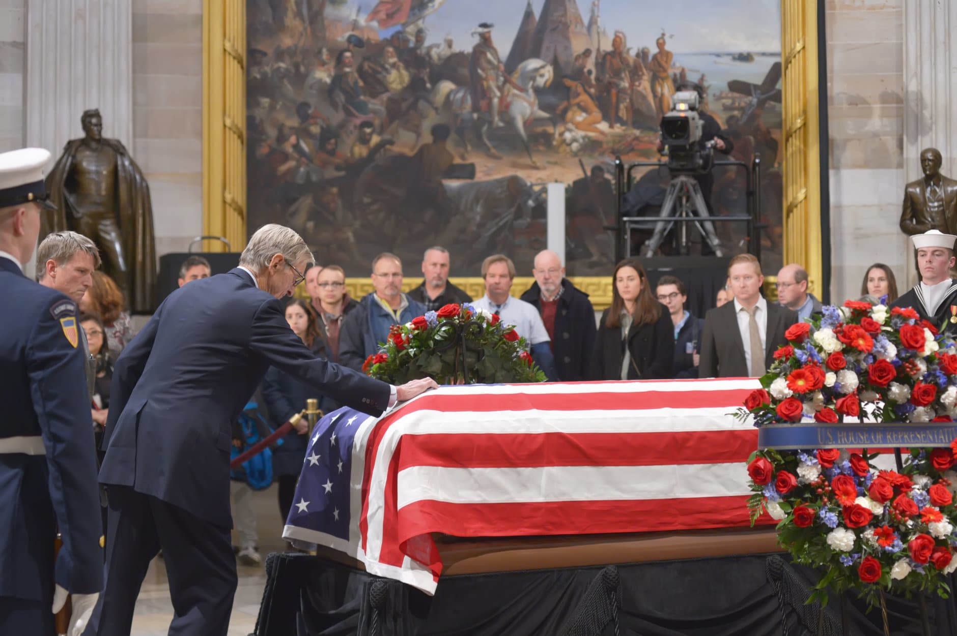 Jonathan Bush, brother of the late President George H.W. Bush, places his hand on his brother's coffin during the lying-in-state on December 4, 2018. (Courtesy Shannon Finney/<a href="https://www.shannonfinneyphotography.com/index" target="_blank" rel="noopener noreferrer">shannonfinneyphotography.com</a>)
