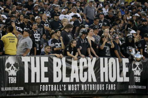 Column: Will the Raiders’ finale be fiasco or relief?
