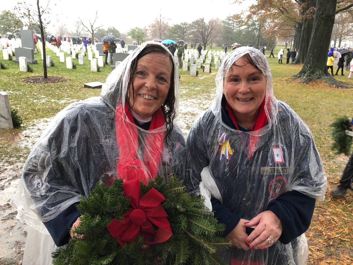 Paula Carolan and Joanne Trust of New Jersey volunteered at the annual wreath laying ceremony.  (WTOP/Kristi King)