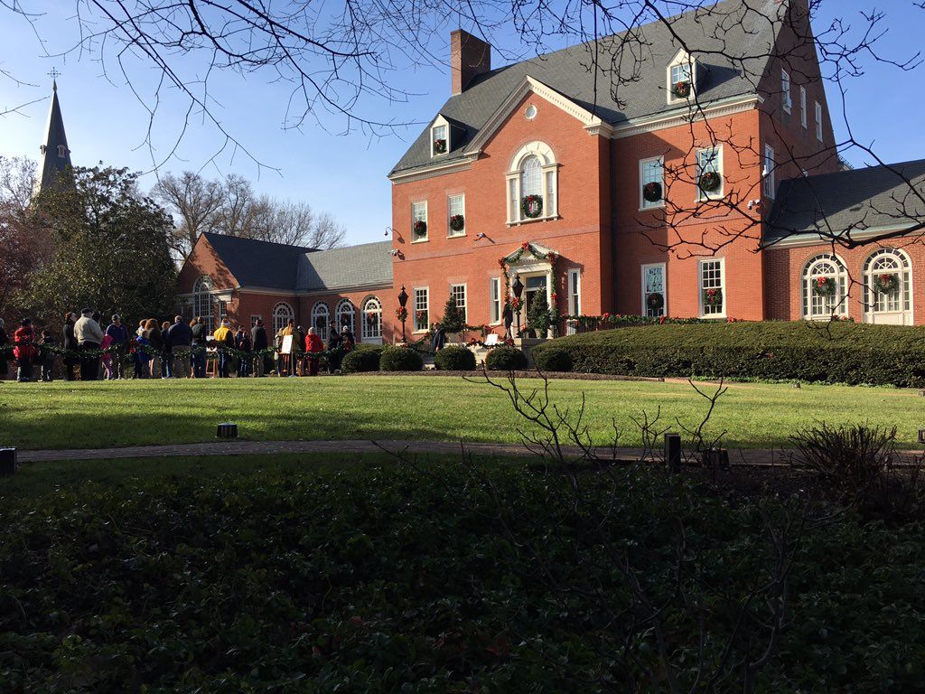 The line to get into the governors manstin for Saturday’s open house at the Maryland governor’s mansion. It’s COLD outside, but the folks gathered here are all bundled for the temps—and in good spirits. (WTOP/Liz Anderson)