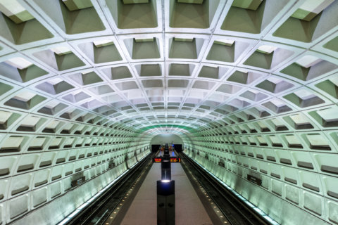Over DC objection, vote set to keep current Metro hours