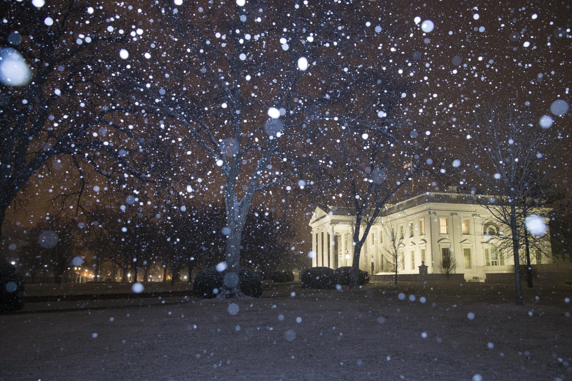 Snow falls on the White House as a winter storm arrives in the region, Saturday, Jan. 12, 2019, in Washington. (AP Photo/Alex Brandon)