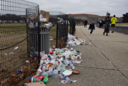 Trash overflows from garbage cans along the National Mall in D.C. on January 2, 2018. (WTOP/Alejandro Alvarez) 