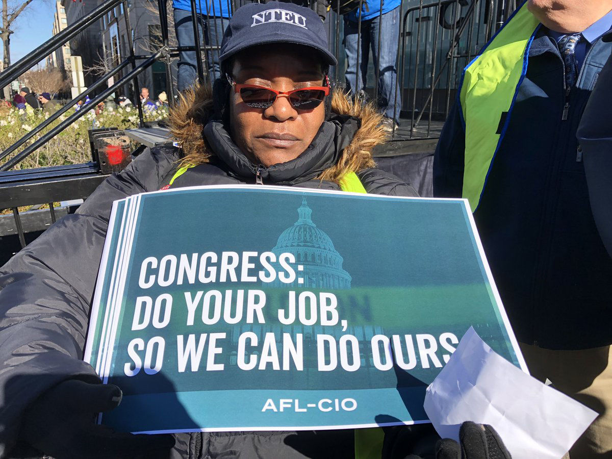 An attendee from the rally against the government shutdown Jan. 10, 2019. (WTOP/Kristi King)