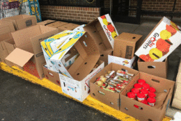 Volunteers loaded donated food outside of Giant Food in the Fox Mill neighborhood of Herndon. (WTOP/Dick Uliano)