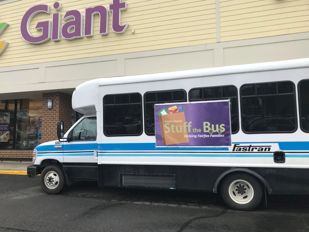 A bus full of donated food for those in need sits outside of the Giant Food store in the Fox Mill neighborhood of Herndon. (WTOP/Dick Uliano)