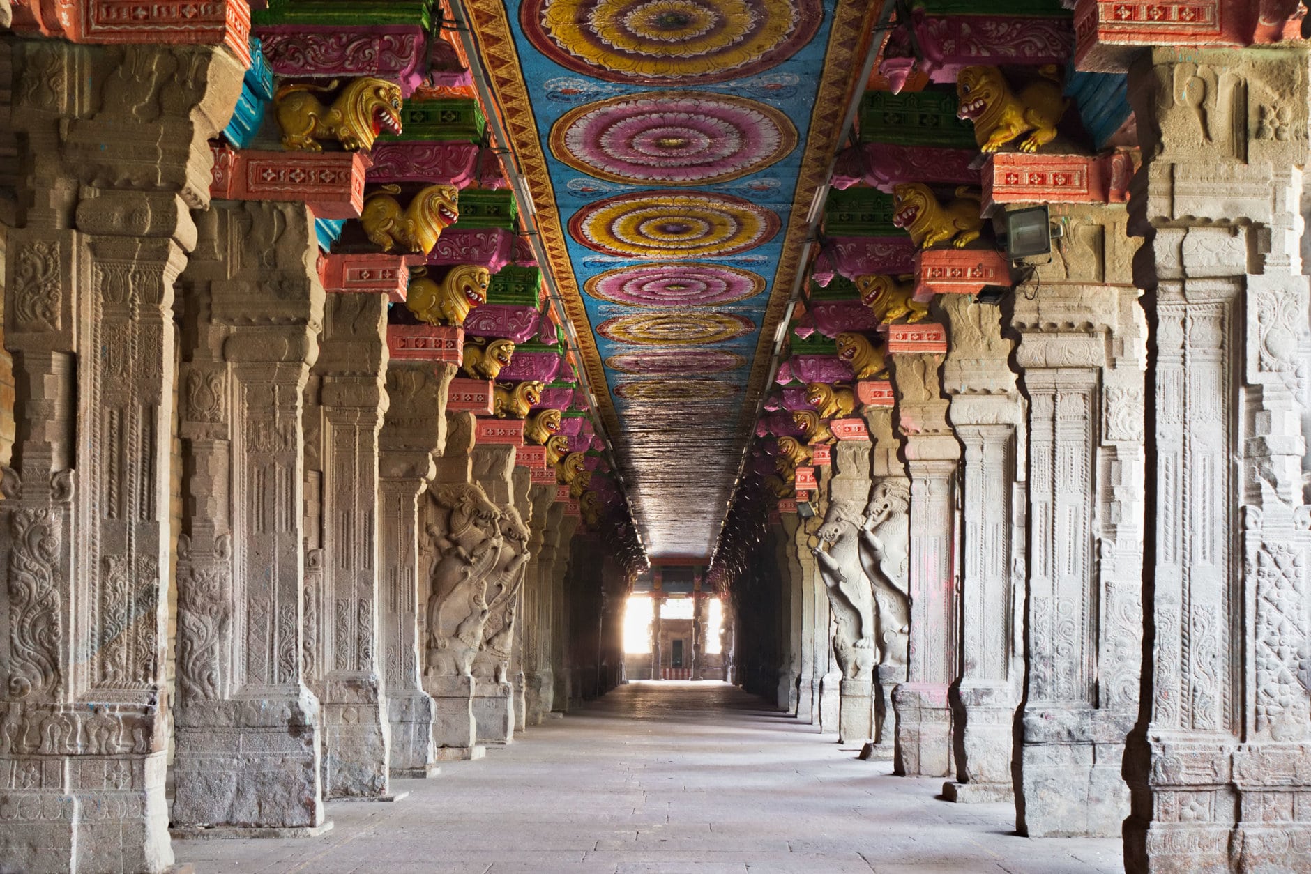 Inside of Meenakshi hindu temple in Madurai, Tamil Nadu, South India. (Getty Images/iStockphoto/saiko3p) 