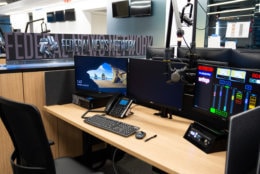 A typical work station at the recently rebranded Federal News Network, WTOP's sister station providing news for federal employees. Mere seconds from the WTOP side of the office, the new building will be the first time both WTOP and WFED have shared the same floor space. (WTOP/Alejandro Alvarez)