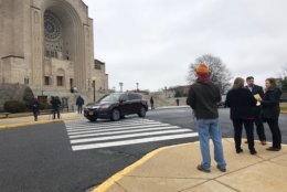 Members of SNAP hand out fliers on how to help survivors of sex abuse at the Basilica of the National Shrine of the Immaculate Conception. (WTOP/Keara Dowd) 