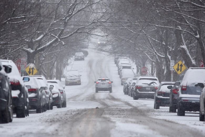 Snow covered the streets in Northwest D.C. early Friday afternoon. (WTOP/Dave Dildine)