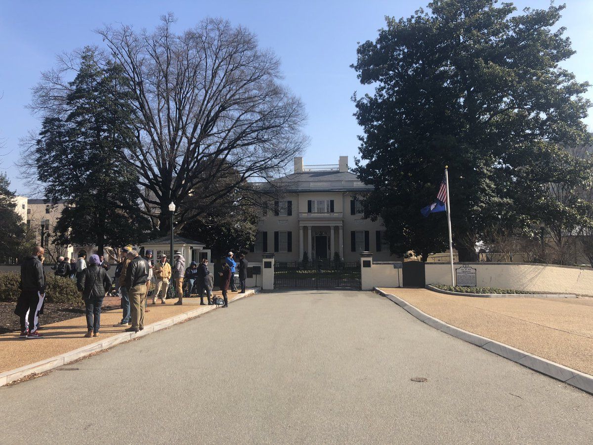 Media and protesters are outside the Executive Mansion in Richmond waiting for Gov. Ralph Northam to speak about a racist photo in his medical school yearbook. (WTOP/Melissa Howell)