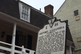 Every Sunday afternoon in February, Alexandria Visitor Center/Ramsay House is hosting free two-hour walking tours, with stops at key sites throughout historic Old Towne. (WTOP/Liz Anderson)


