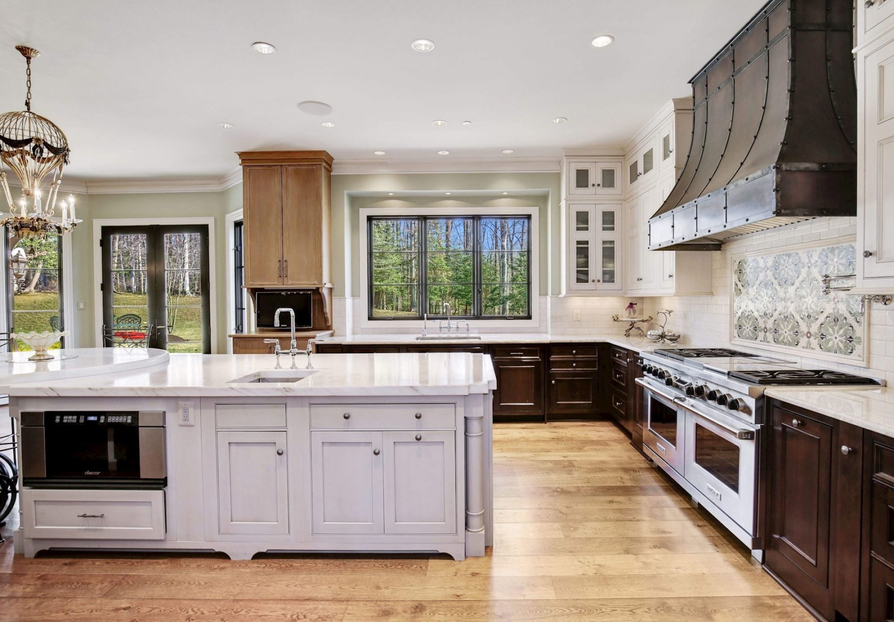 The top-of-the-line kitchen. (Courtesy Washington Fine Properties)