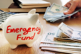 Emergency fund written on a piggy bank.