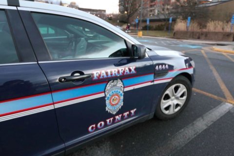 Fairfax Co. officer faces assault, battery charges for tasing man