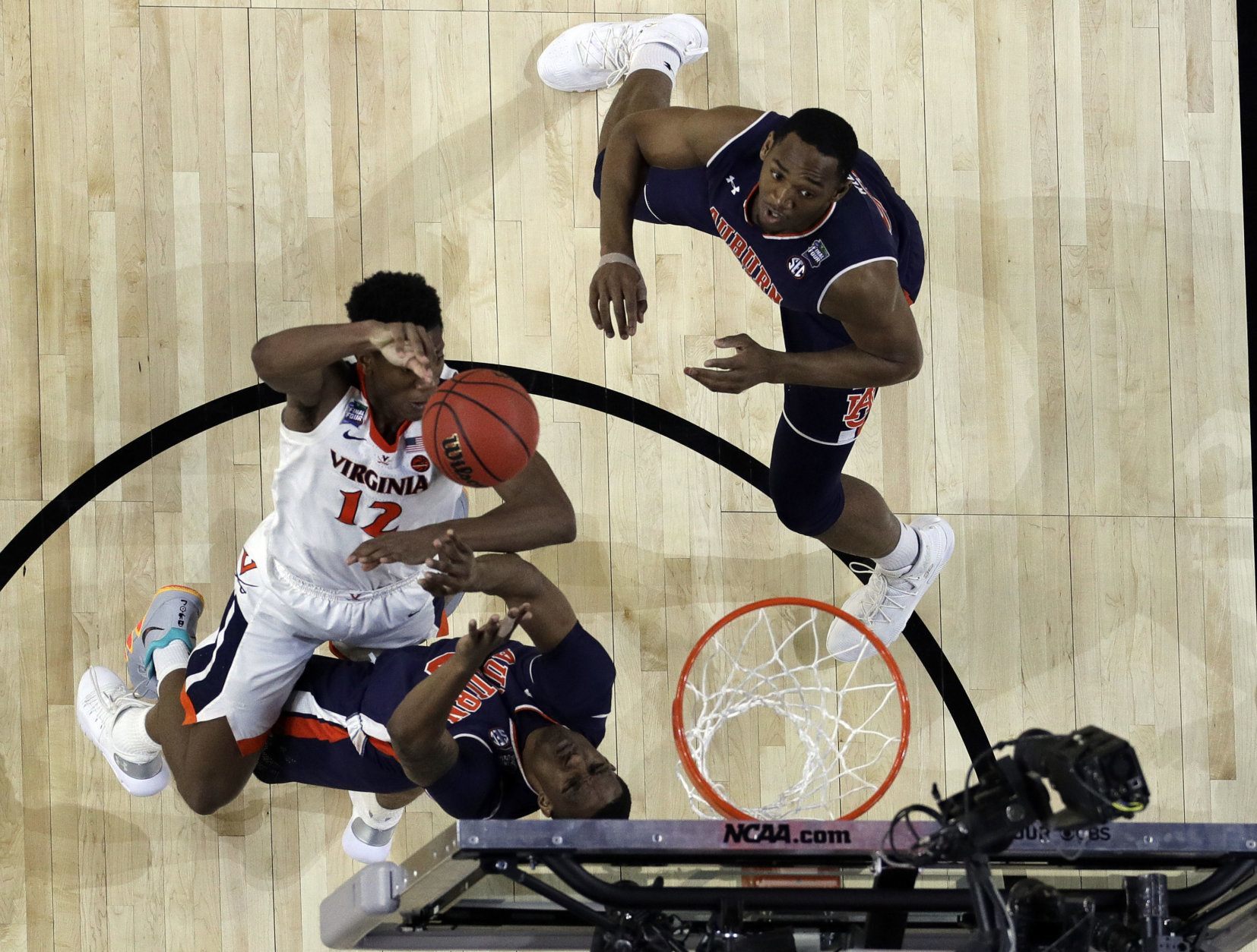 Virginia's De'Andre Hunter (12) takes a shot against Auburn's Horace Spencer (0) during the second half in the semifinals of the Final Four NCAA college basketball tournament, Saturday, April 6, 2019, in Minneapolis. (AP Photo/David J. Phillip)
